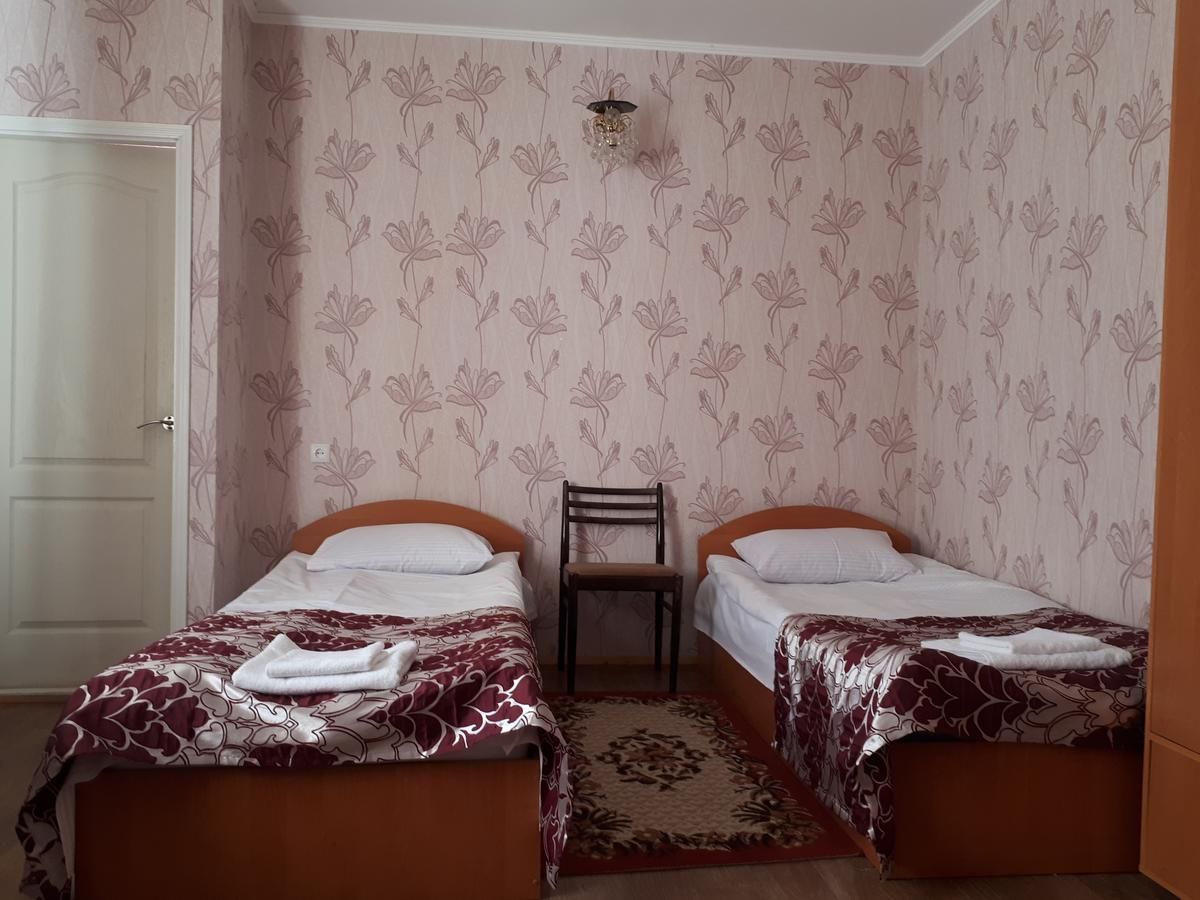 Мини-отель Hotel Gostynnyi Dvir Sharhorod-45