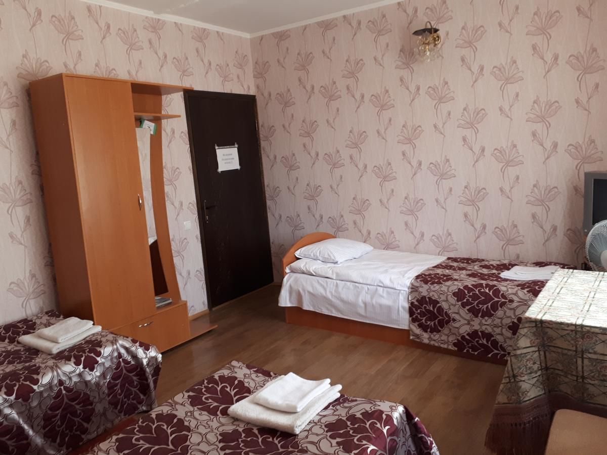 Мини-отель Hotel Gostynnyi Dvir Sharhorod-46