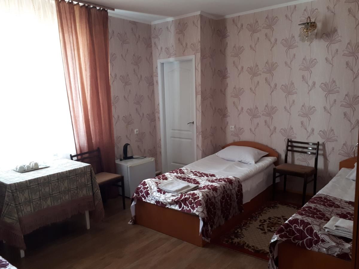 Мини-отель Hotel Gostynnyi Dvir Sharhorod-48