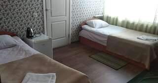 Мини-отель Hotel Gostynnyi Dvir Sharhorod Просторный двухместный номер с 2 отдельными кроватями-3