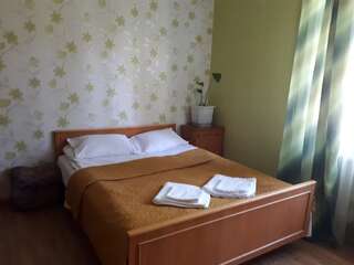 Мини-отель Hotel Gostynnyi Dvir Sharhorod Большой двухместный номер с 1 кроватью-1