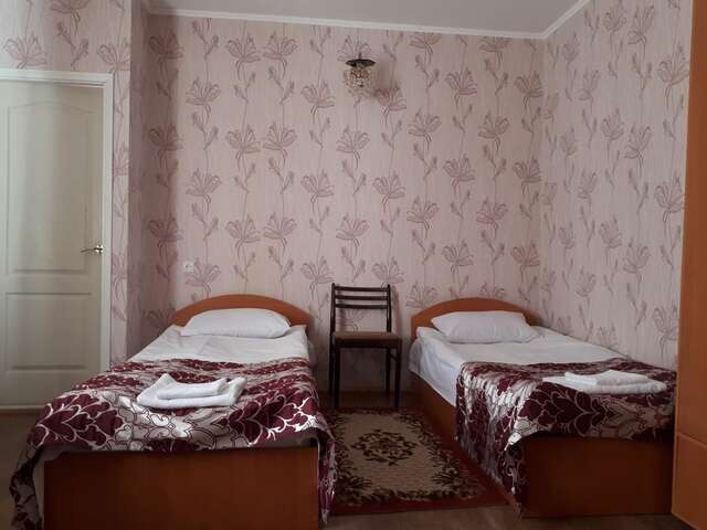 Мини-отель Hotel Gostynnyi Dvir Sharhorod-44